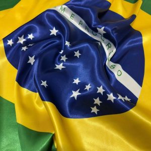 Bandeira do Brasil Grande (1m x 1,5m) – Bandeira Nacional em Poliéster Premium Acetinado, Ideal para Torcida, Futebol, Copa e Eventos, Uso Interno e Externo